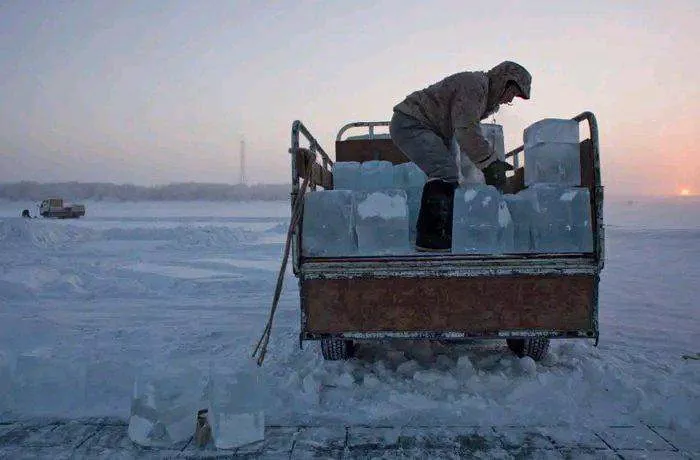 The Coldest Village In The World, Where It Is So Cold That Even Eyelashes Freeze (Photos))