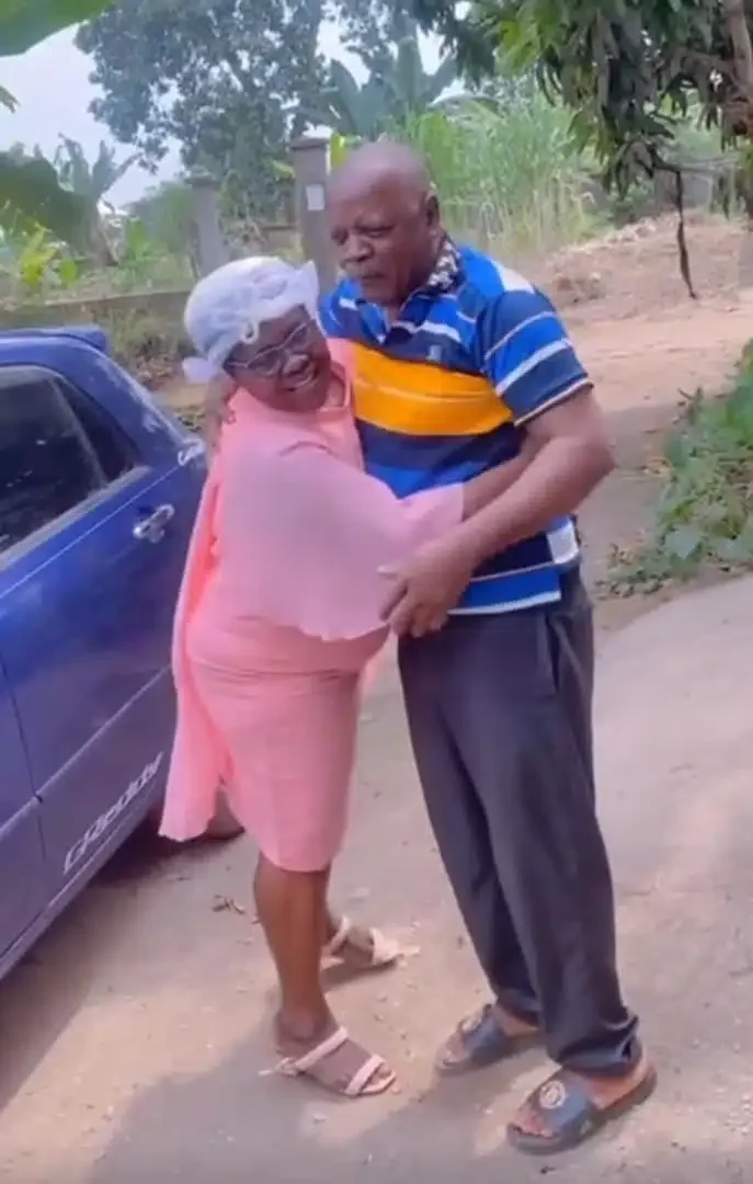 'My heart beats gbim-gbim when you come back' - Lady shows romantic way her dad welcomes his wife home every day