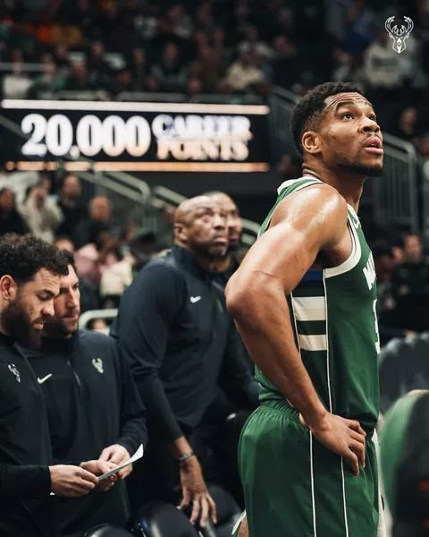 Nigerian Freak Giannis Antetokounmpo scores 20,000th points for the Milwaukee Bucks in a win against the Dallas Mavericks.