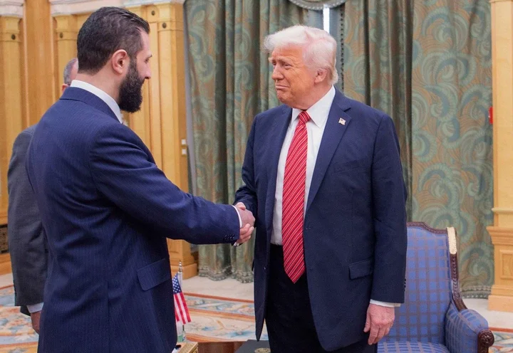 Trump signs ends U.S. sanctions on Syria with executive order Trump signs ends U.S. sanctions on Syria with executive order