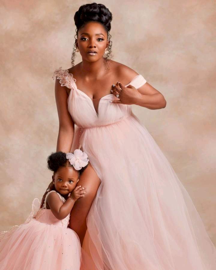 "Trying to create content by force" - Simi mocked over comment on how air host gave daughter 'fake awww'