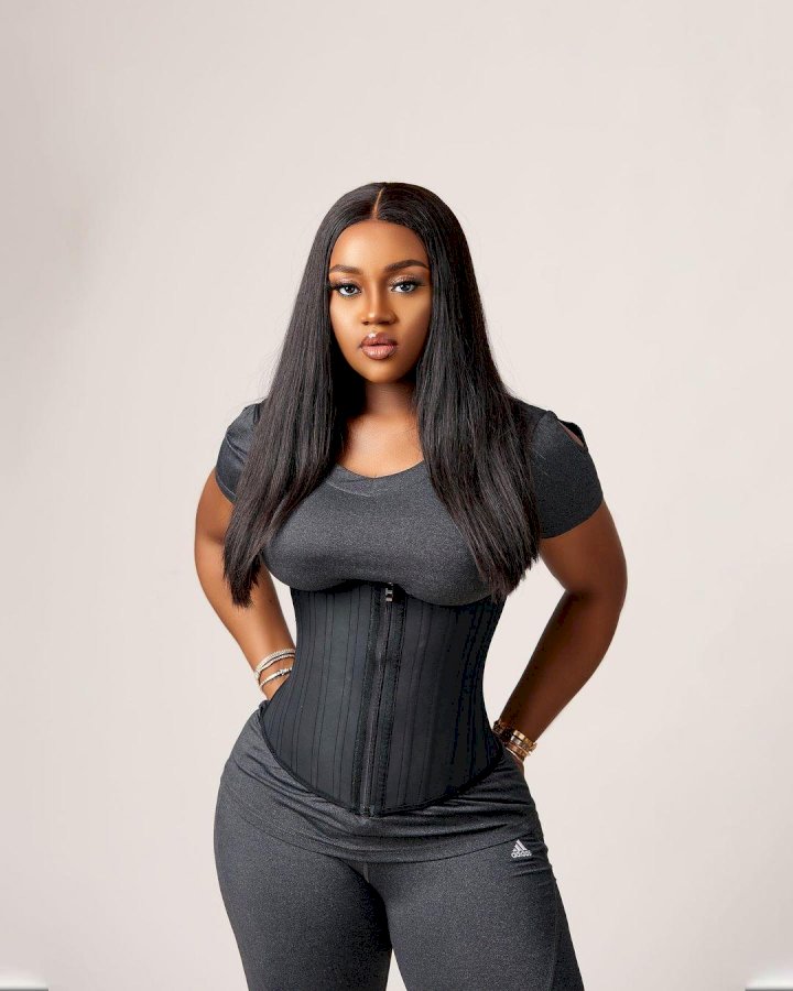 “If you are a woman and you are making fun of Chioma, you are stupid and miserable” – Shade Ladipo defends Chioma