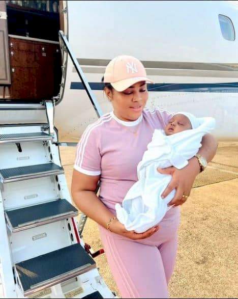 'Person wey never open eye don enter private jet