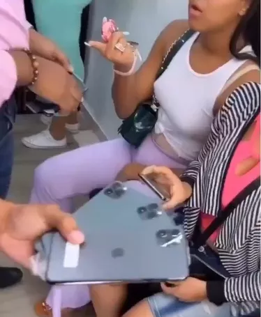 Man takes all his friends to store and buys an iPhone for each of them (Video)