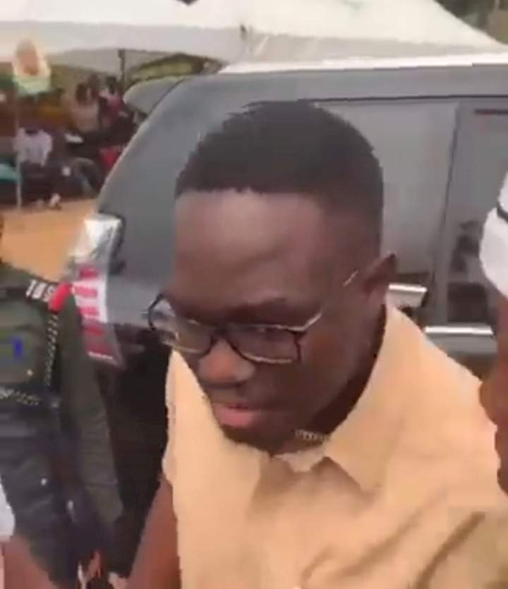 Outrage as Abia State Governor Okezie Ikpeazu's son arrives event with long convoy and police escorts (video)