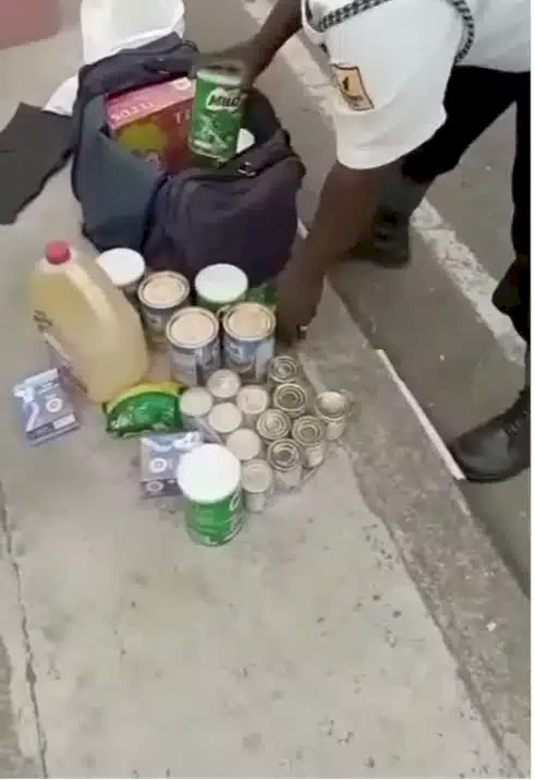 Househelp caught fleeing with bag full of stolen groceries (Video) Househelp caught fleeing with bag full of stolen groceries (Video)