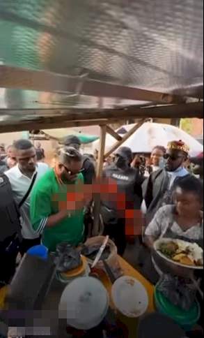 'Very humble, no fake zone' - WhiteMoney hailed following visit to local roasted yam spot in Enugu (Video)