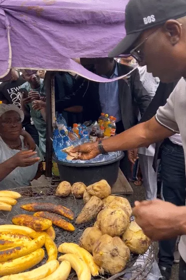 Gov. Sanwo-Olu spotted buying 'Boli' along Lagos-Ibadan expressway; Netizens React(Video)