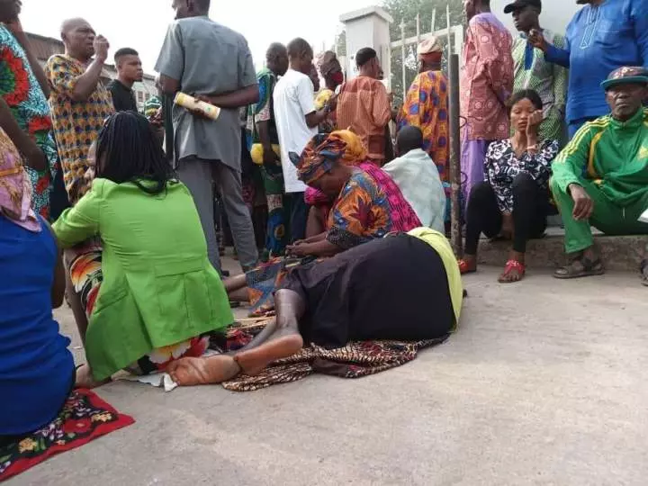 Naira scarcity: Delta residents keep vigil in banks (Photos)