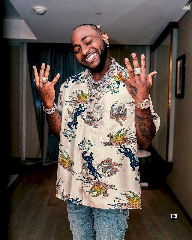 Davido finally quenches rumor of breakup with baby mama, Chioma Rowland