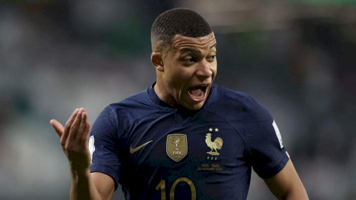 Transfer: Real Madrid leave Benzema's No. 9 shirt free for Mbappe