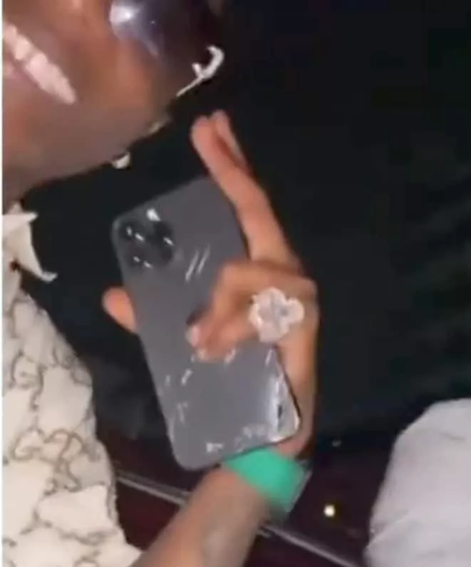 'Popsy no wan change phone' - Reactions trail video of Wizkid's battered iPhone