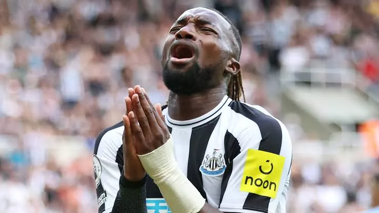 Newcastle accused of inflating Saint-Maximin's fee