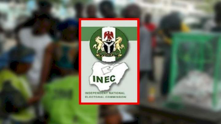 2023: INEC demonstrates how results will be uploaded using BVAS machine (Video)