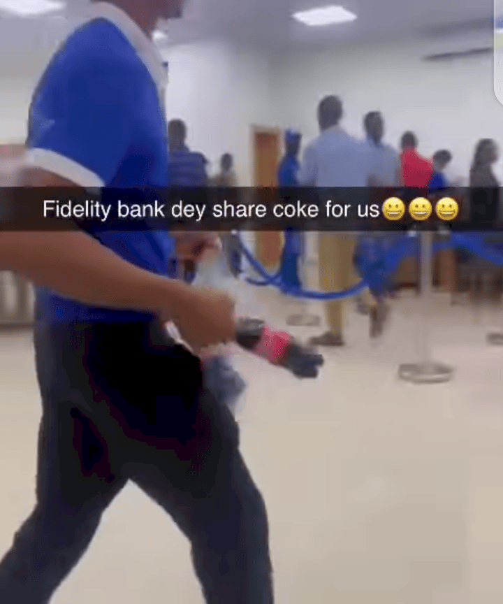 'Them no wan collect' - Reactions as bank staff shares coke to customers in banking hall (Video)