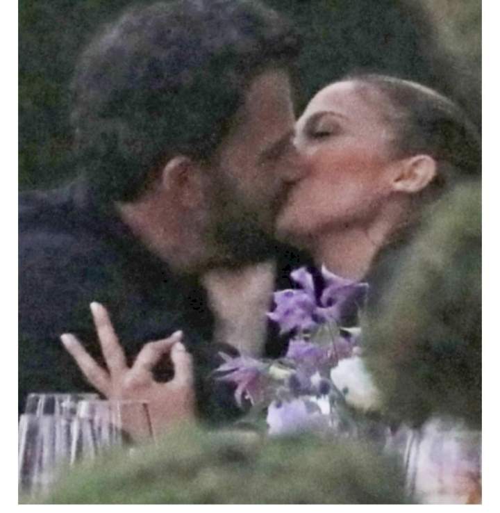 Jennifer Lopez kisses Ben Affleck in public after split from Rodriguez