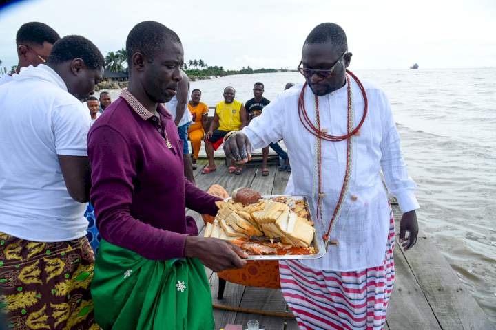 Billionaire businessman, Ayiri Emami, pays homage to the gods days after new Olu of Warri displaced him as Prime Minister of Warri kingdom