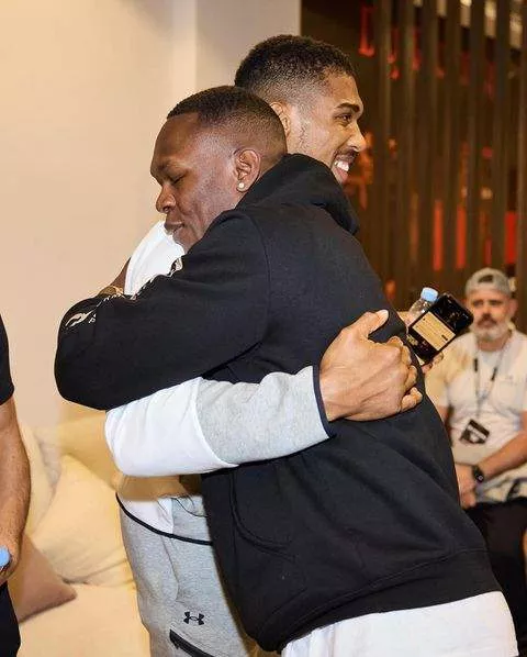 At the Otto Wallin weigh-in, Israel Adesanya's endorsement of Anthony Joshua's camp symbolized a moment of solidarity in the sports community.