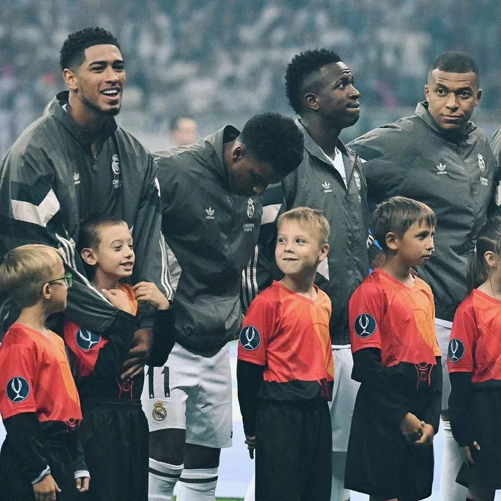 Federico Valverde reacts after Vinicius Junior cut him off from a group photo with his teammate.