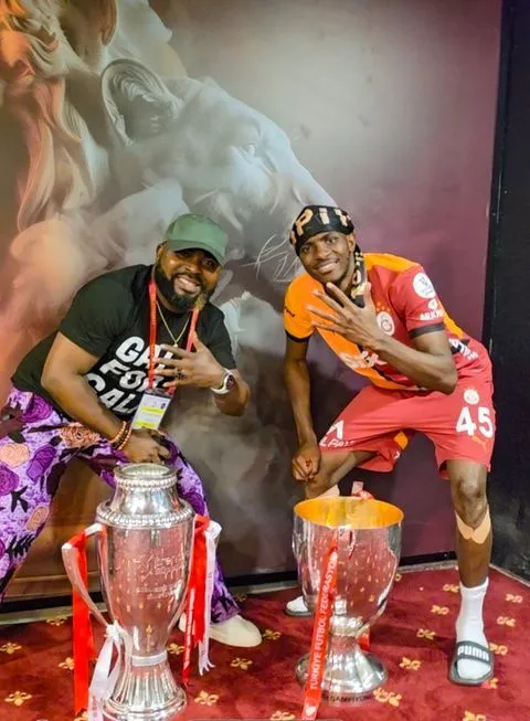 Don't let them ruin you - Nigerians warn Osimhen to cut loose friends after betting odds leak on transfer