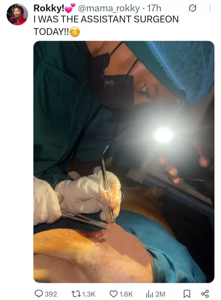 This Is Nigeria - Nigerian Assistant Surgeon Writes as She Performs Surgery with Torch Light
