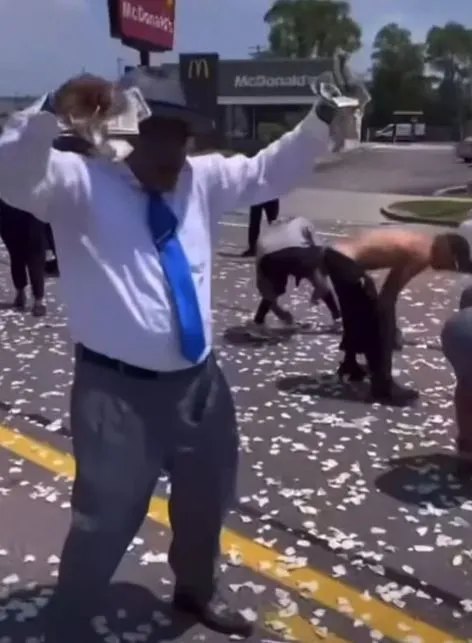 De@d Man's Life Savings Dropped From Helicopter As Mourners Scramble To Grab What They Can (Photos)