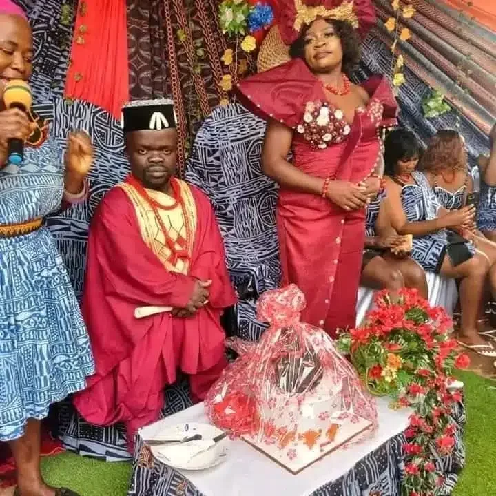 Diminutive teacher weds heartthrob