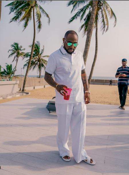 Following Isreal DMW's car gift, Davido hailed for doing the unthinkable for his workers