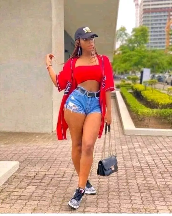 Short Jeans That Can Catch a Man's Attention, See Photos