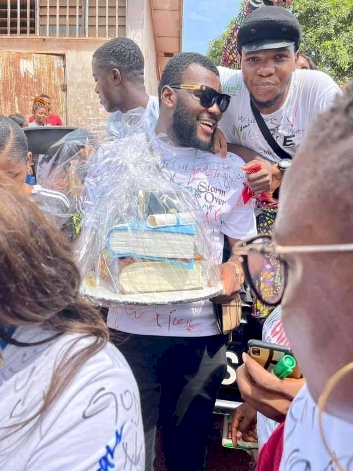 Man ecstatic as he graduates after having 16 carryovers in school