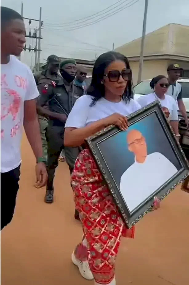 Mercy Eke breaks down in tears as she buries her father in Imo State (Video)