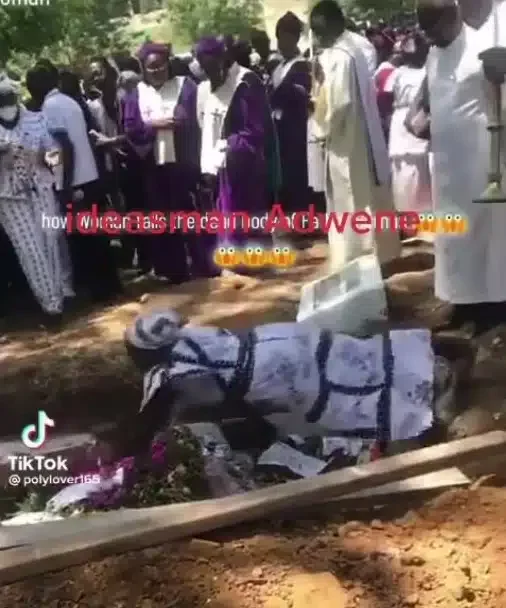Grief-stricken lady jumps on coffin during burial (Video)
