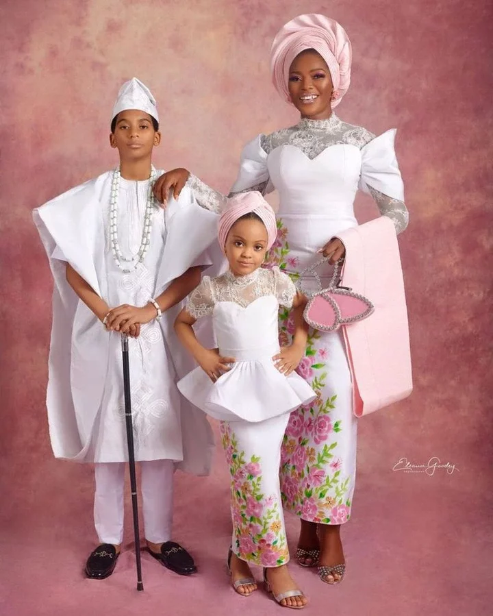 Gorgeous Families in Matching Outfits for Family Portraits