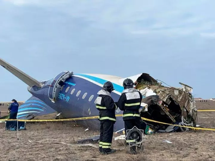 What data show about surviving a plane crash