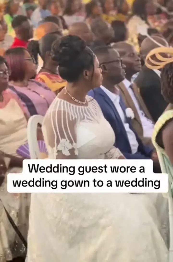 'No gree for anybody' - Drama as wedding guest wears wedding gown to a couple's wedding