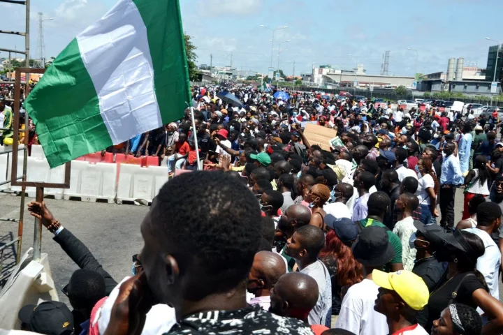 EndSARS Memorial: Nigeria Police arrest, lock protesters in blackmaria (Video)