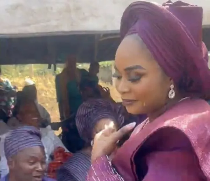 Bride shoves ring in father's face after he doubted she would find husband