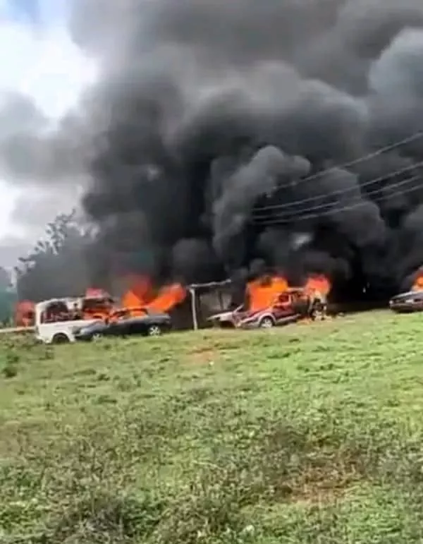 Residents raze Edo police station over kidnap and killing of young man despite ransom payment (video)