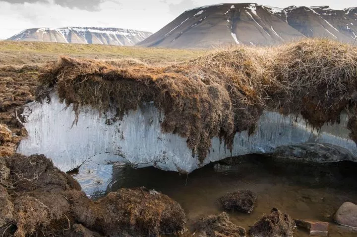 The heating and thawing of permafrost has led to instability and subsidence on Svalbard.