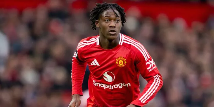 Kobbie Mainoo in action for Manchester United