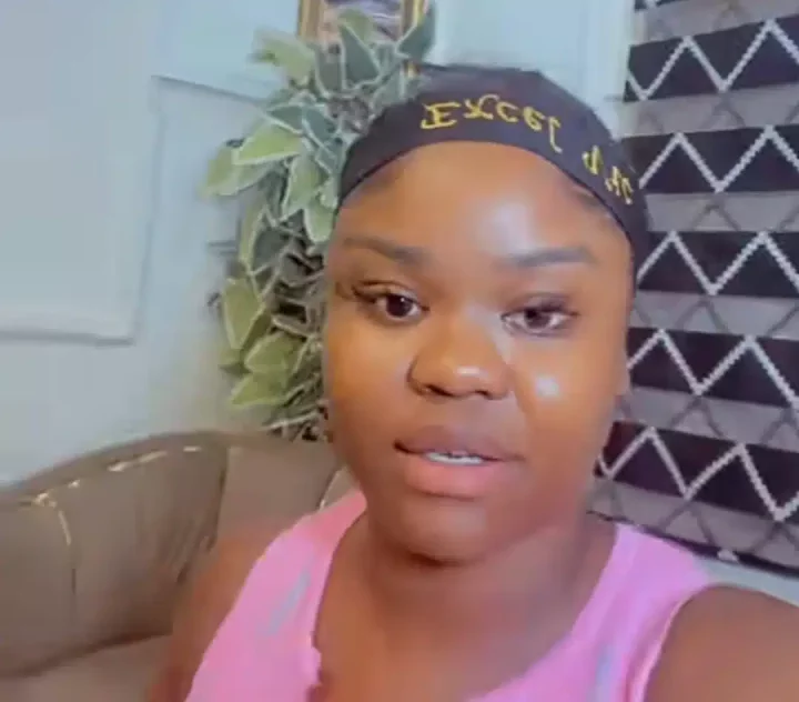 Customer scams businesswoman with fake transfer after lash extension service