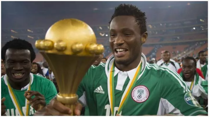 Mikel Obi with the AFCON 13 title in South Africa.