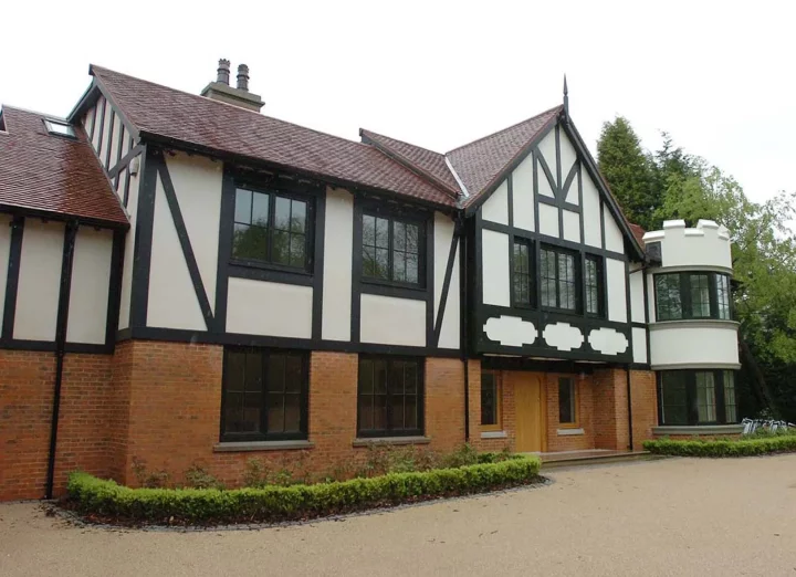 Sir Alex Ferguson's five-bed mansion has finally been sold