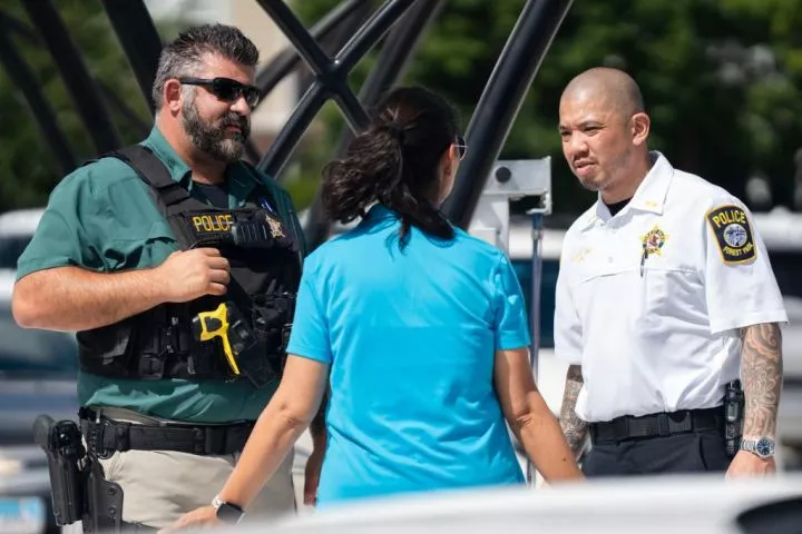 Four people shot to death while sleeping on Chicago commuter train