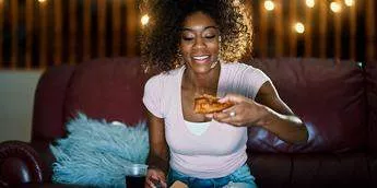 6 tips to reduce the impact of late-night eating on your body