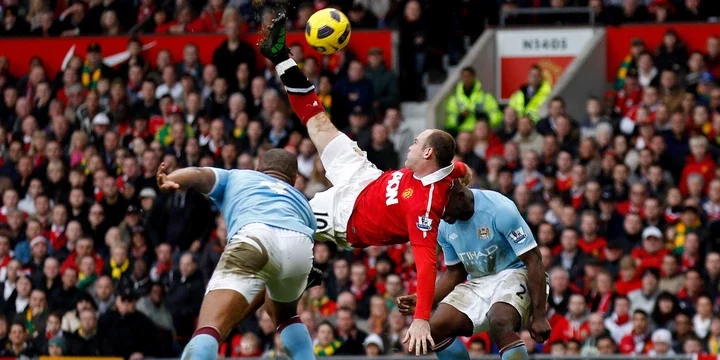 Manchester United's Wayne Rooney scores an overhead kick against Manchester City.