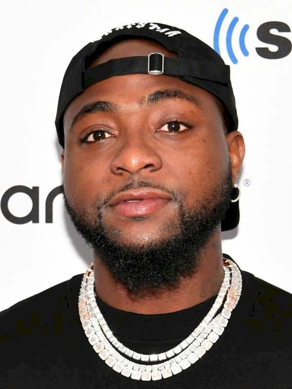 “Hailey’s carbon copy” – Reactions as Davido’s alleged 4th baby mama reveals son’s face clearly