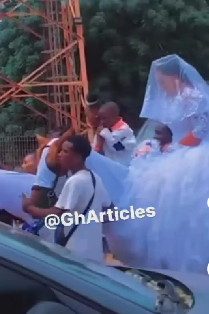 Bride goes to her white wedding with convoy of horses (Video)