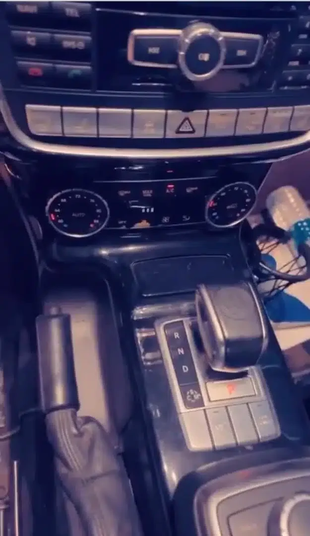 'Dem don rip you' - Speculations as Portable shows off interior of his G-Wagon (Video)