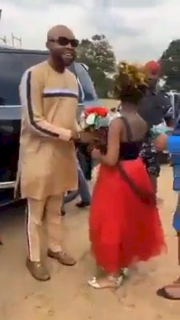 Pastor makes grand entrance with convoy & heavily-armed escorts in Aba (Video)